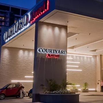 entrance of Marriott courtyard