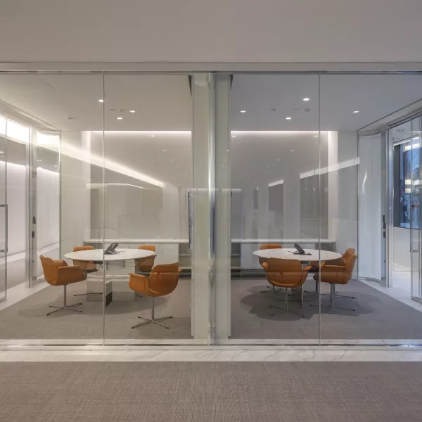 A conference room with transparent demountable partitions.